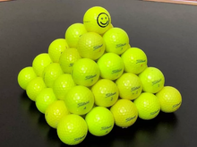 Cargar imagen en el visor de la galería, 15 Titleist Amarillas AVX
