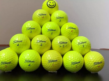 Cargar imagen en el visor de la galería, 15 Titleist Amarillas AVX
