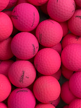 Cargar imagen en el visor de la galería, 15 Pelotas De Golf Titleist Velocity Rosas
